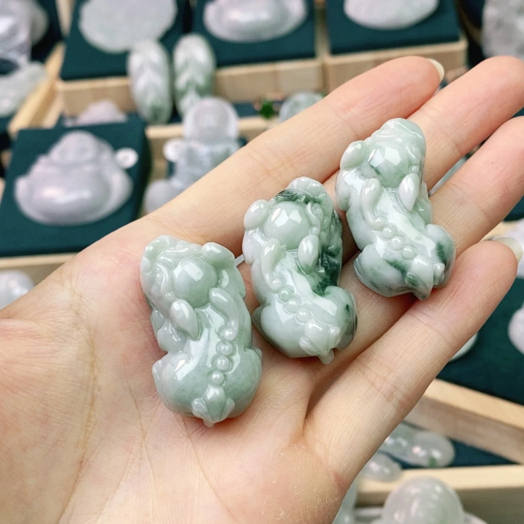 翡翠未镶嵌颈饰貔貅发货发其一