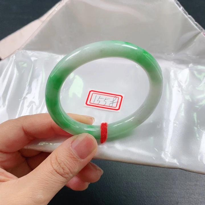 翡翠手镯（贵妃镯）未镶嵌03。