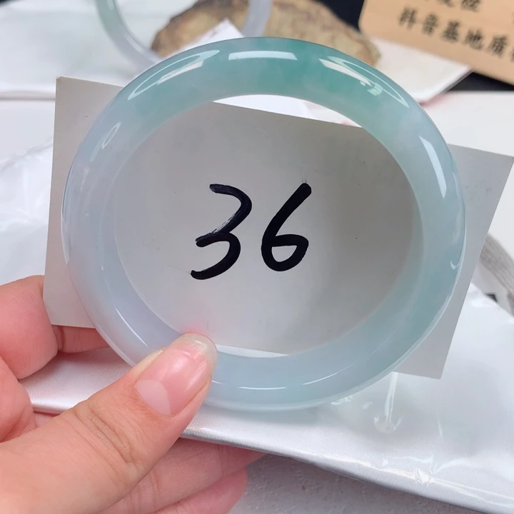 翡翠手镯未镶嵌正圈61.62