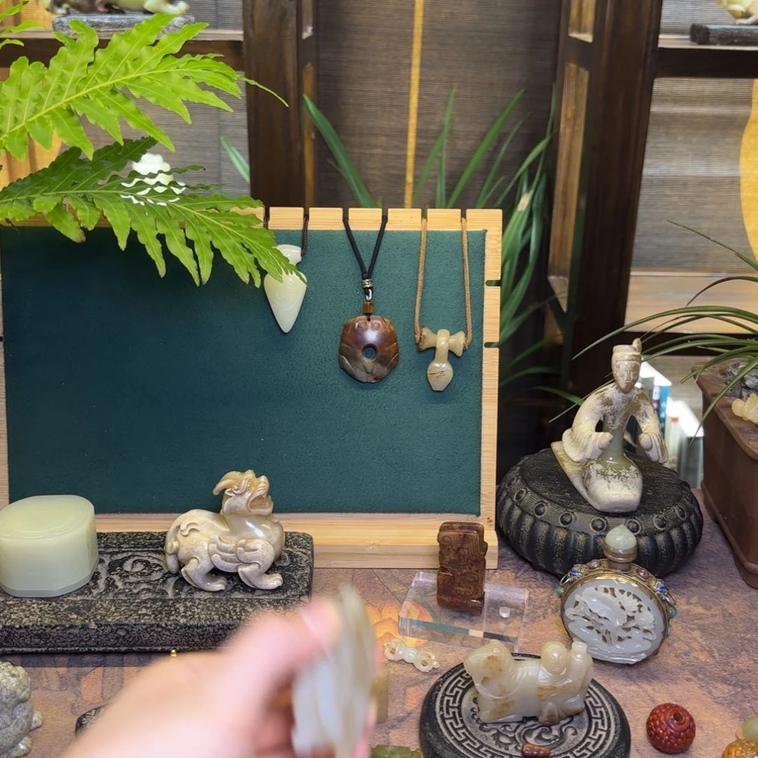 星****和田玉（糖玉）未镶嵌颈饰