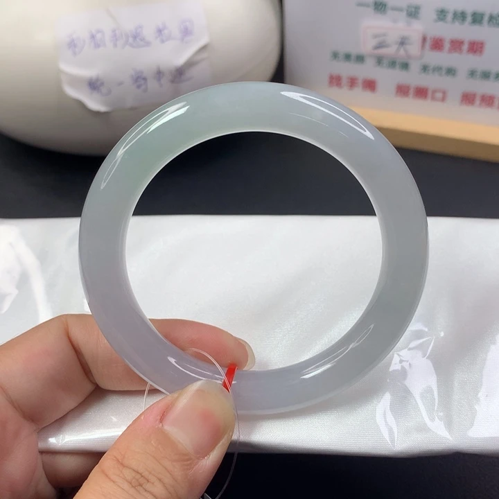 未镶嵌手镯（圆镯）翡翠5556