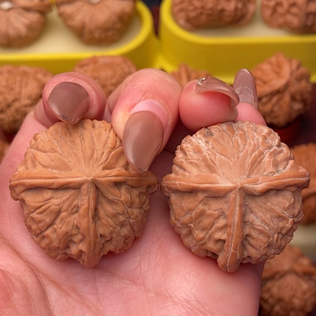 文玩核桃把件35金锭 三棱