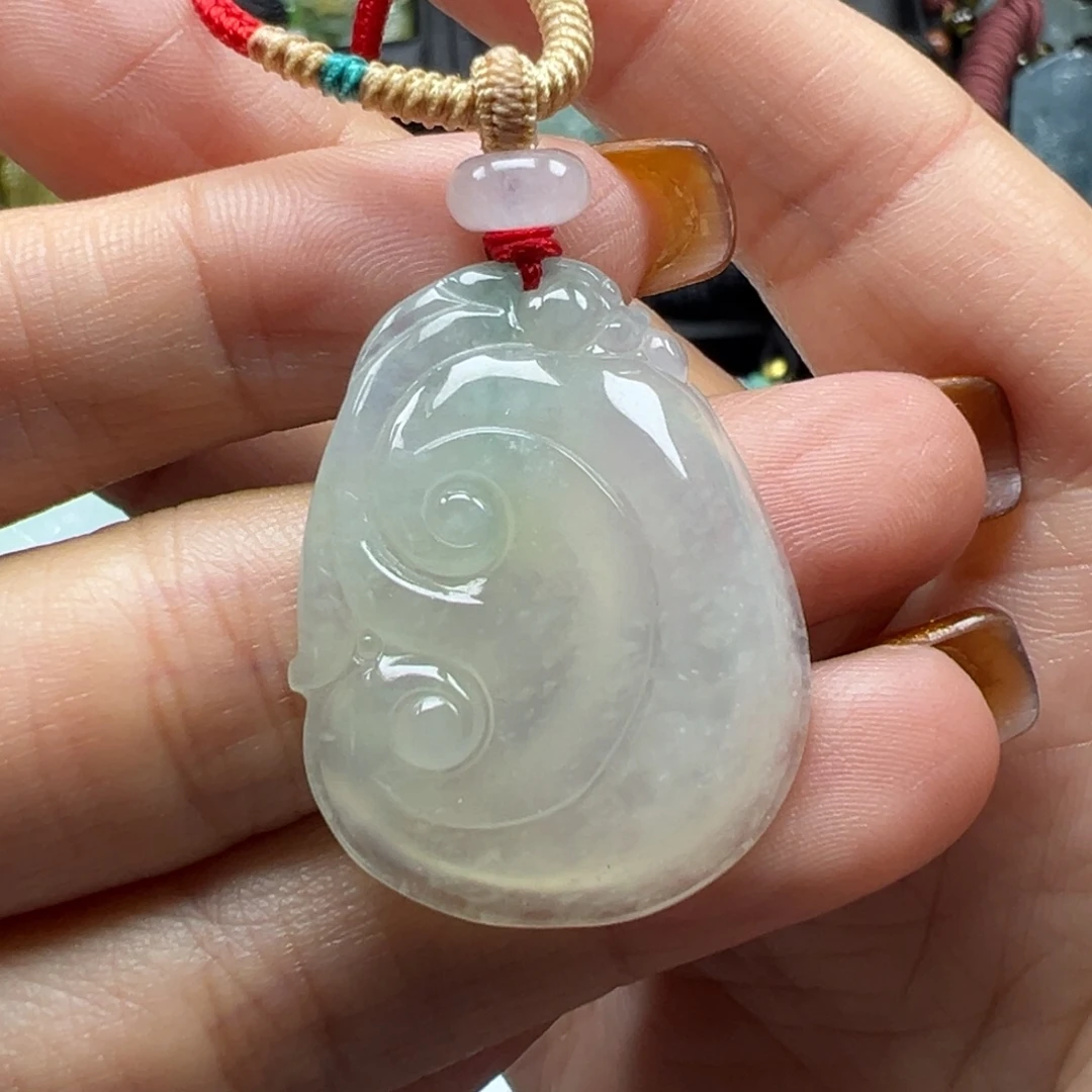 翡翠未镶嵌颈饰如意