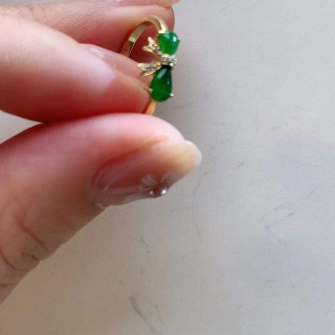 翡翠戒指18K金镶嵌翡翠戒指