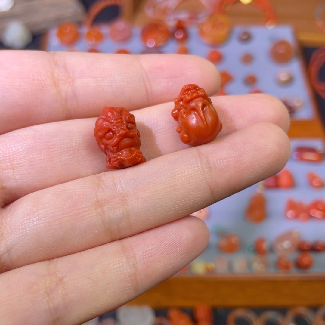 鲨***鱼南红玛瑙貔貅两个未镶嵌