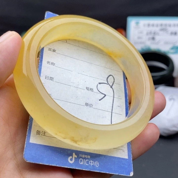未镶嵌手镯石英质玉