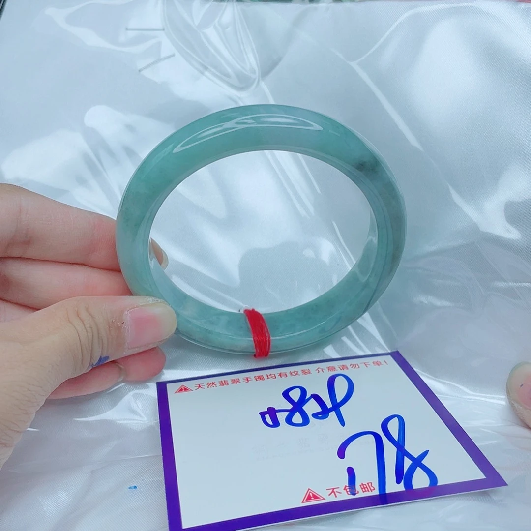 翡翠手镯未镶嵌翡翠
