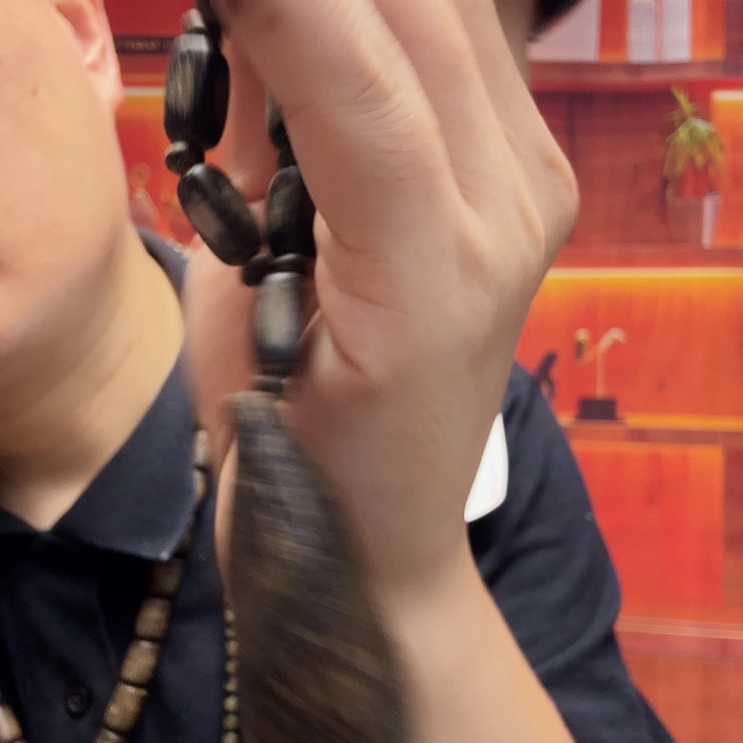 非洲檀香吊坠这个人就是他本人吗笑吐哈哈