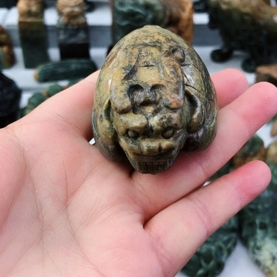 未镶嵌岫岩河磨玉（透闪石质玉）把件