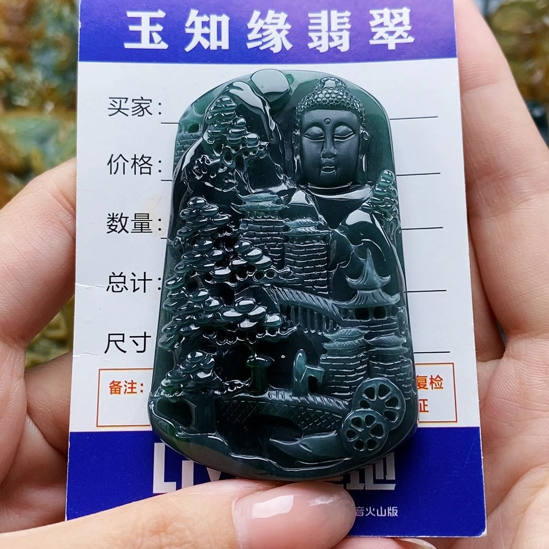 翡翠未镶嵌颈饰佛观天下