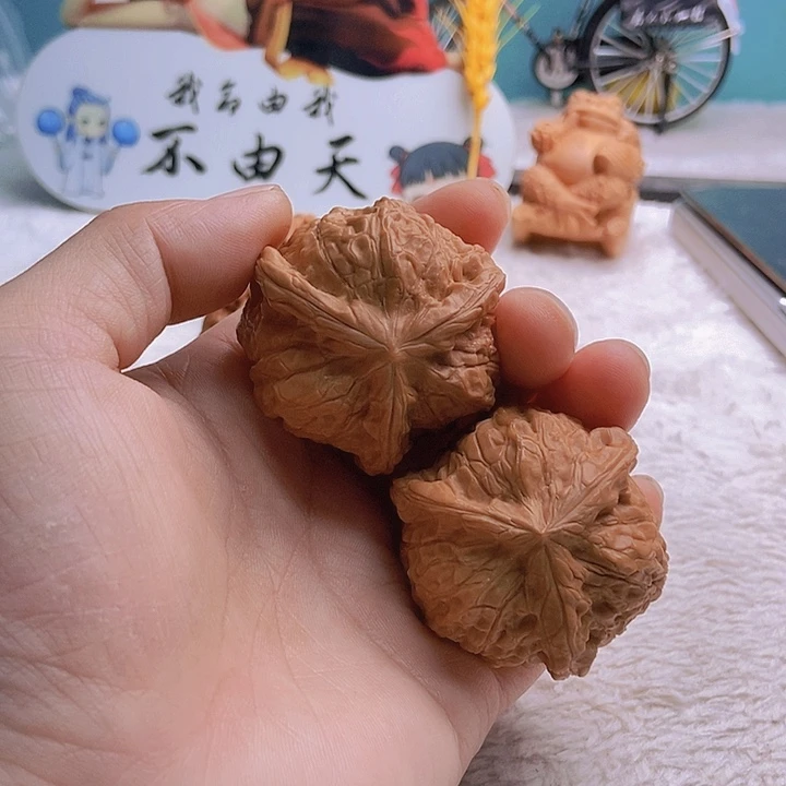 把件文玩核桃小****尾三棱