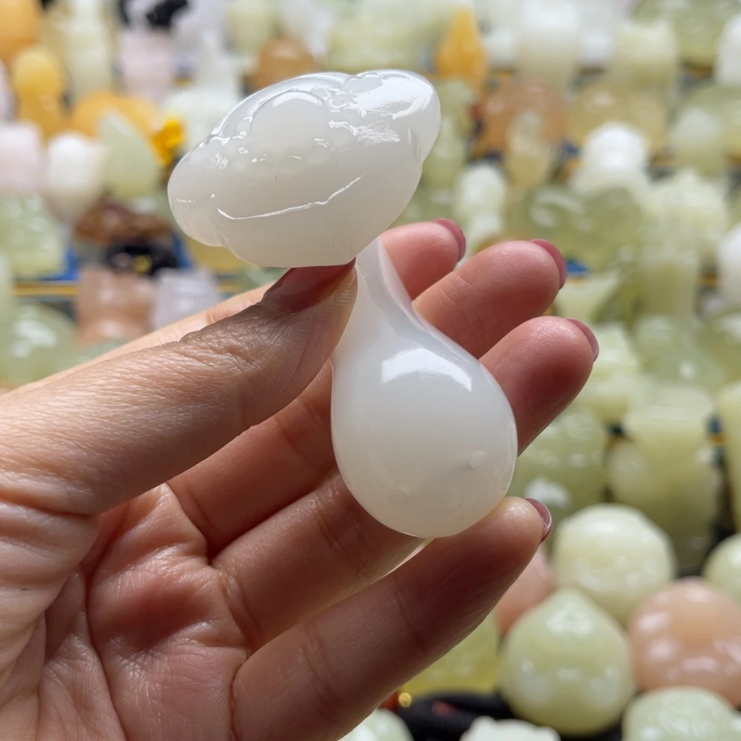 M***闪玉天然桌面小摆件