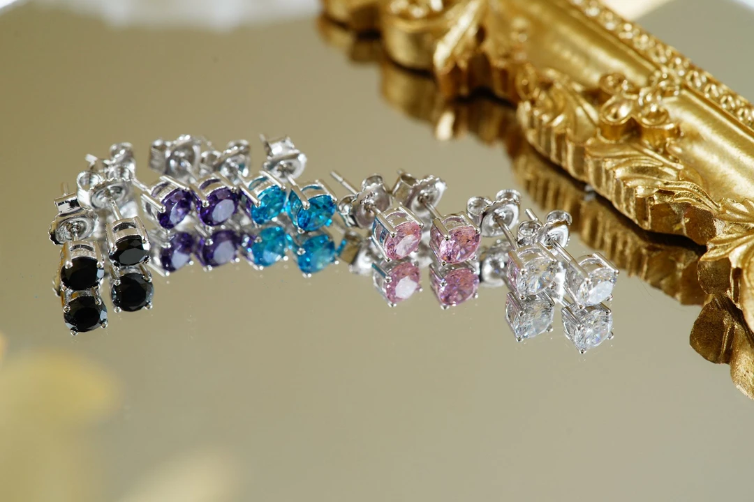 925银合成锆石耳饰 CFE1101F-2锆石925银经典四爪镶钻耳钉