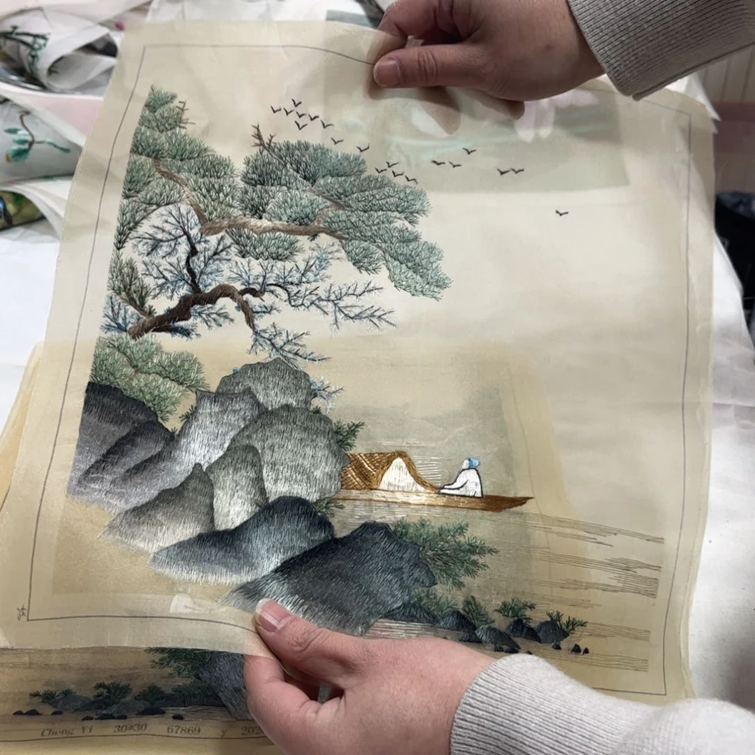 织绣纯手工制作的一款