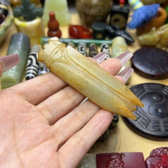 蛇纹石玉未镶嵌颈饰