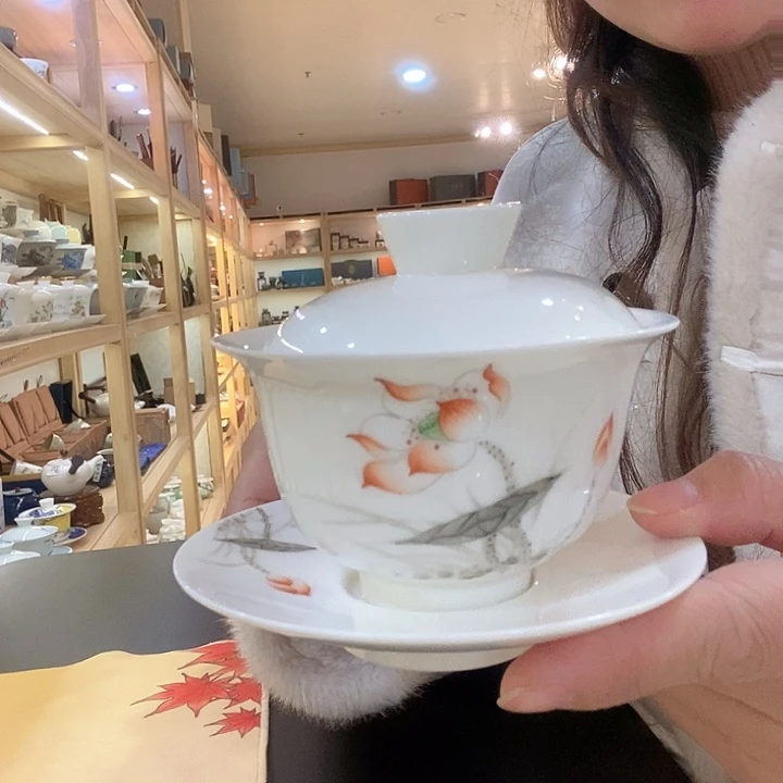 羊脂白玉盖碗悬停