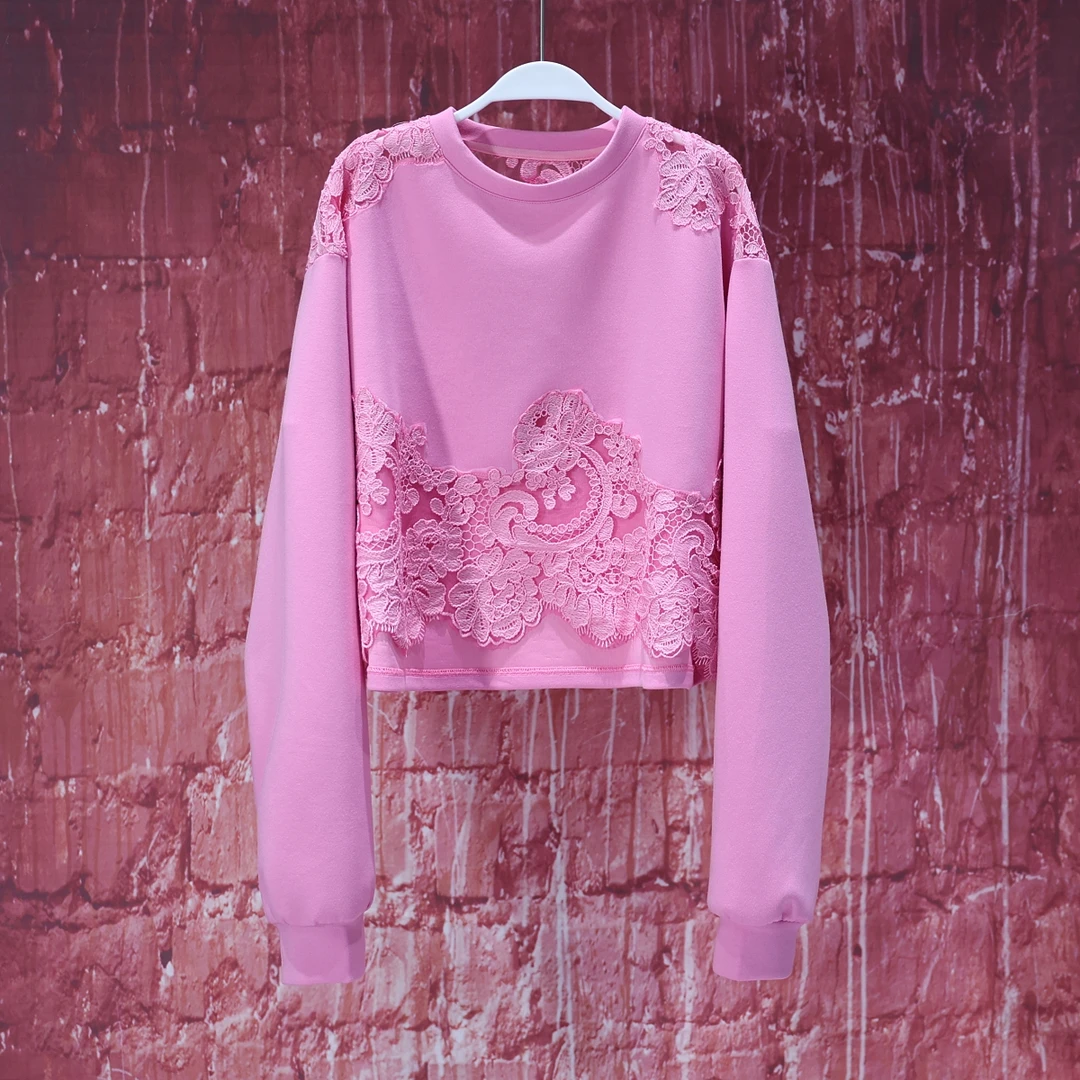 【LIANG哥女装】2025设计师款胭脂粉蕾丝拼接镂空休闲卫衣6681A