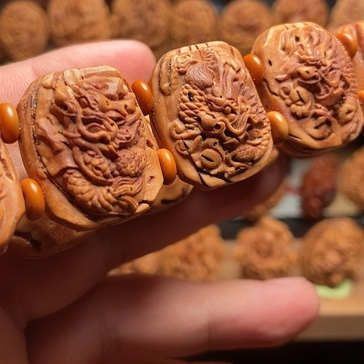 桃核九龙戏珠手牌