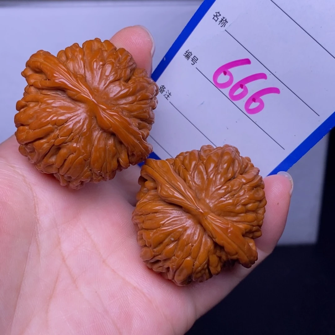 文玩核桃把件666/40.5四座楼