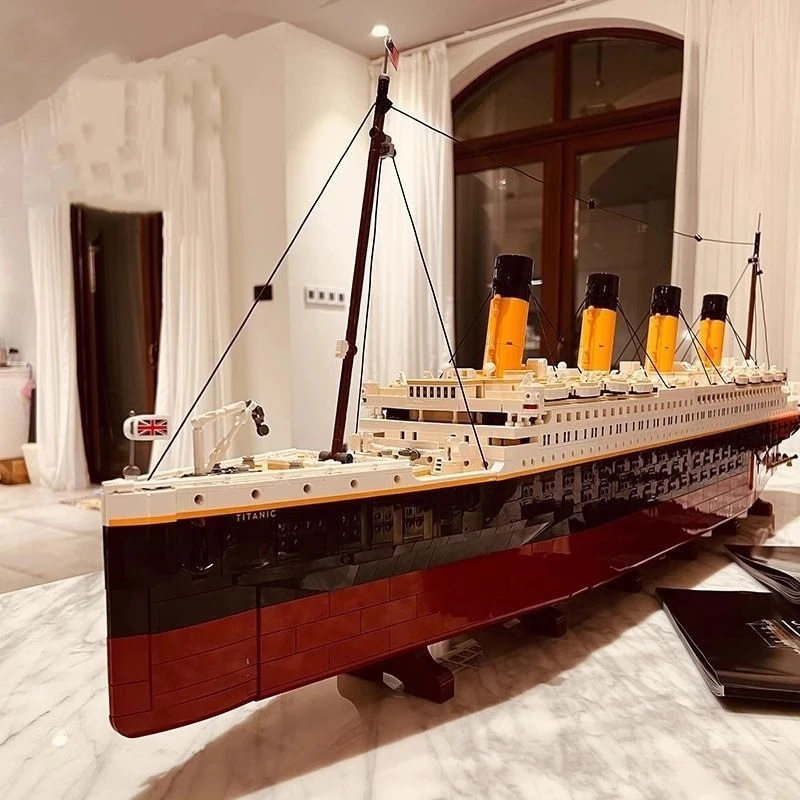 泰坦尼克号高难度积木巨大型拼装模型颗粒男孩益智玩具生日礼物