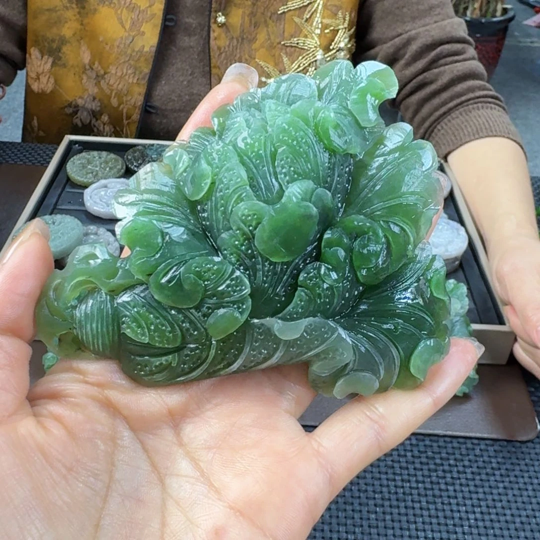 颈饰未镶嵌和田玉（碧玉）