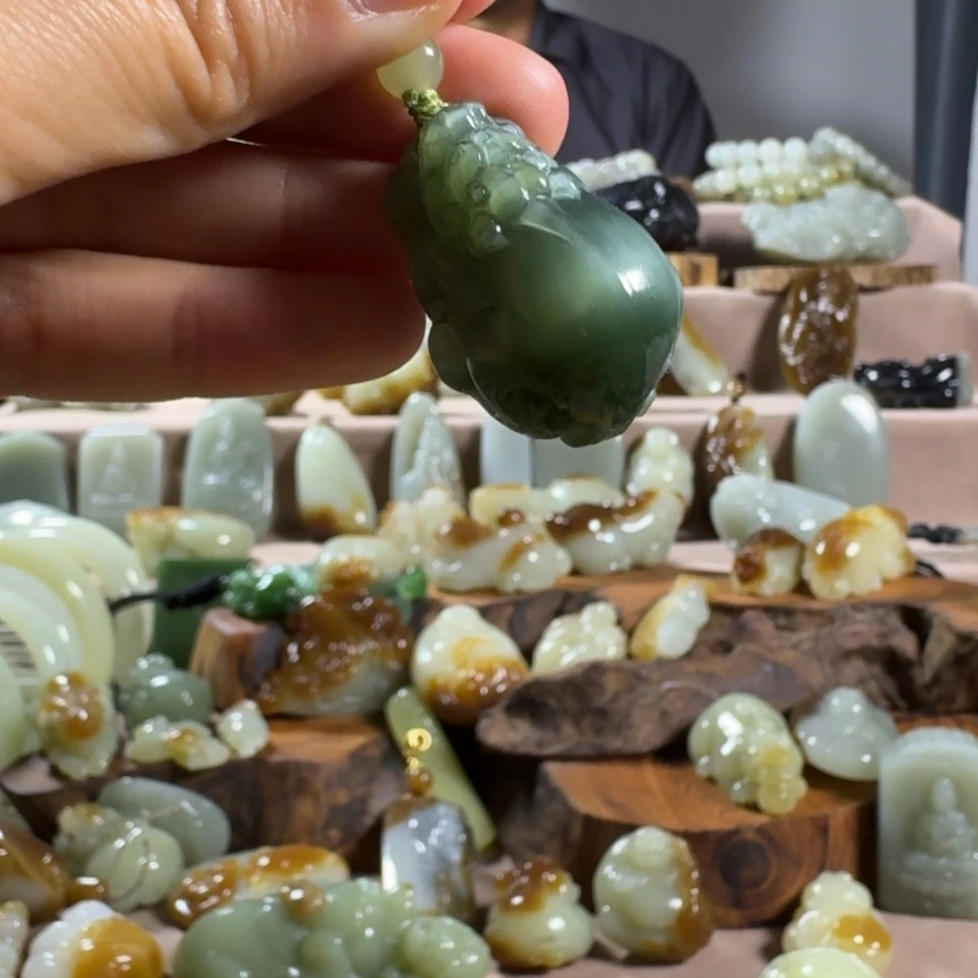 和田玉（糖玉）未镶嵌颈饰