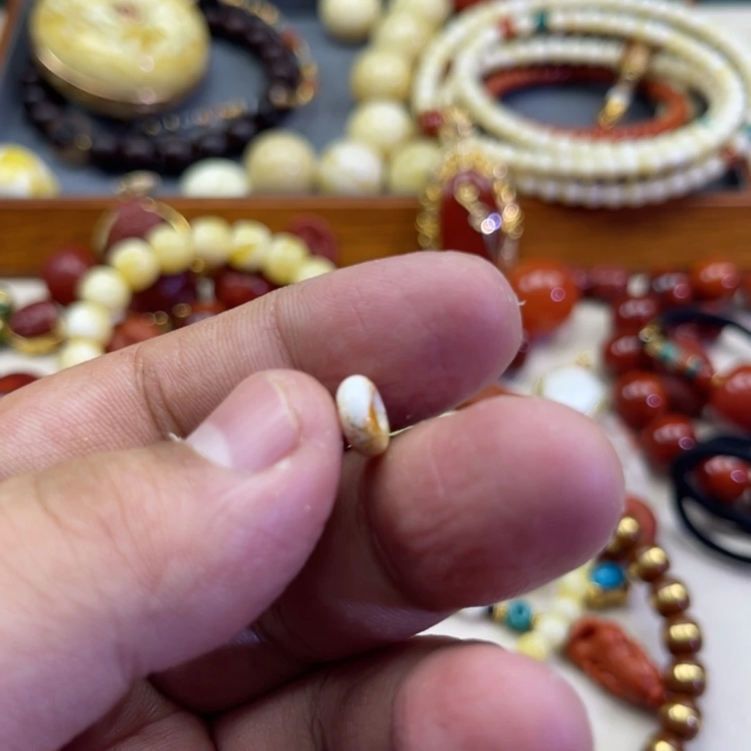 琥珀未镶嵌珠宝奇石24