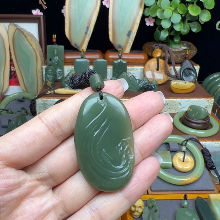 岫岩老玉（透闪石质玉）未镶嵌颈饰