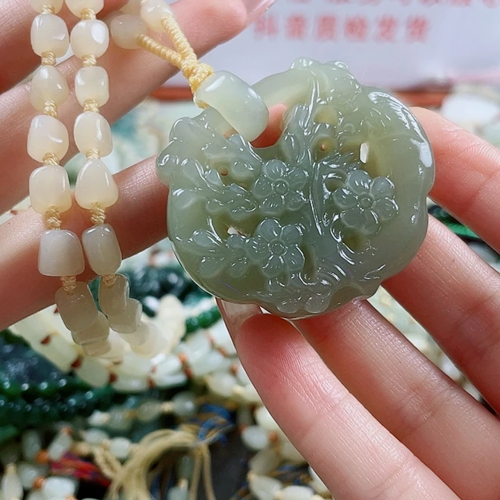 颈饰未镶嵌和田玉