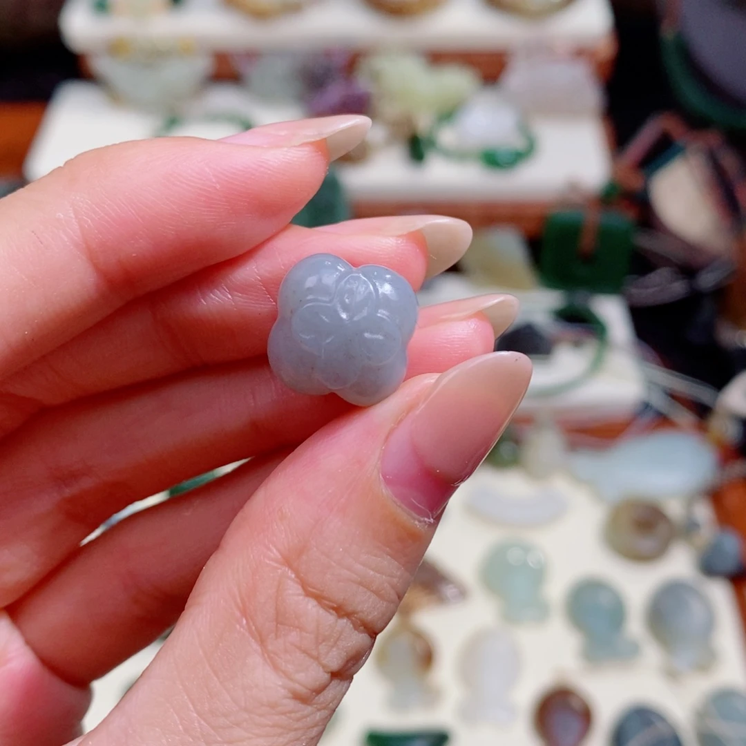 陳***冉颈饰未镶嵌和田玉