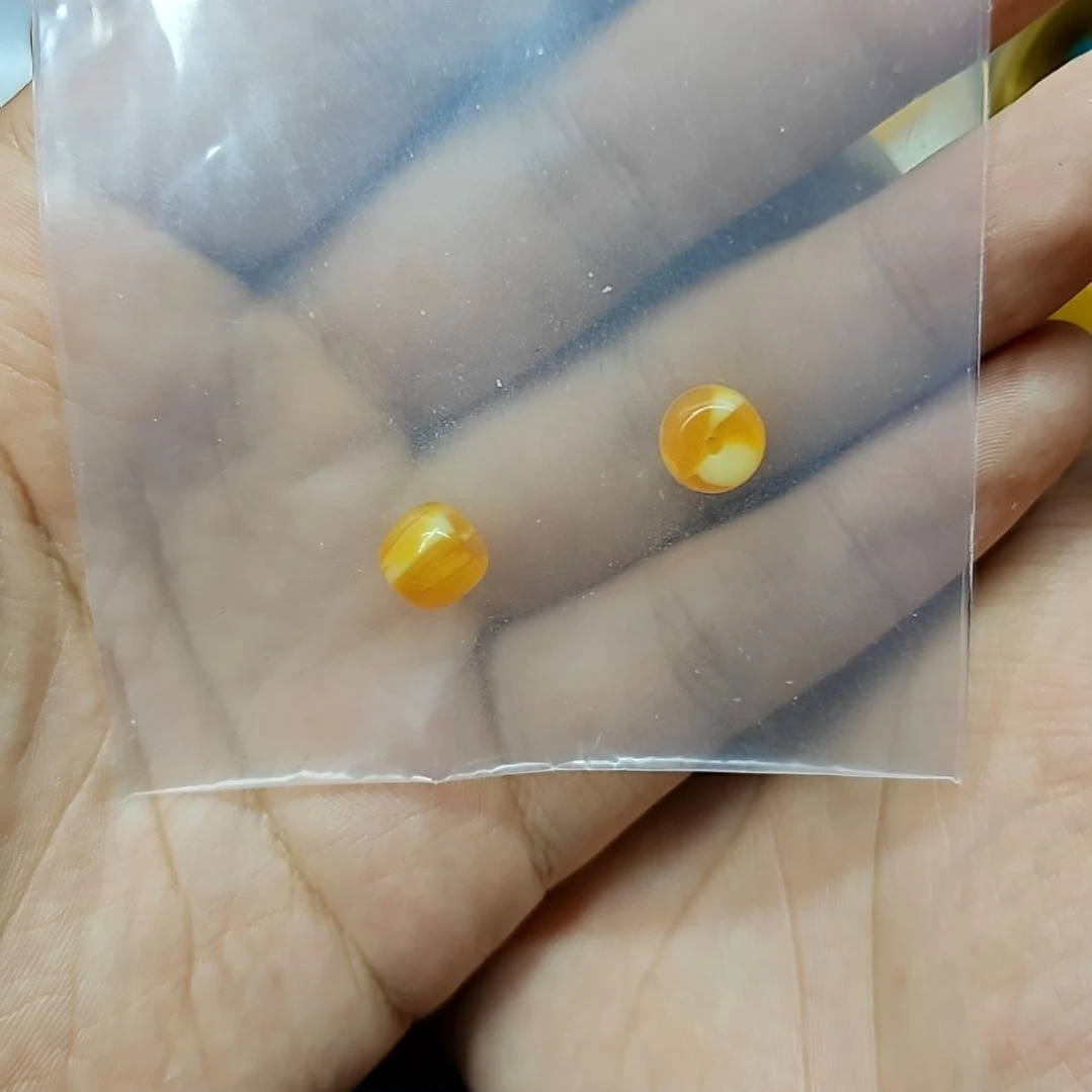 琥珀未镶嵌裸石.