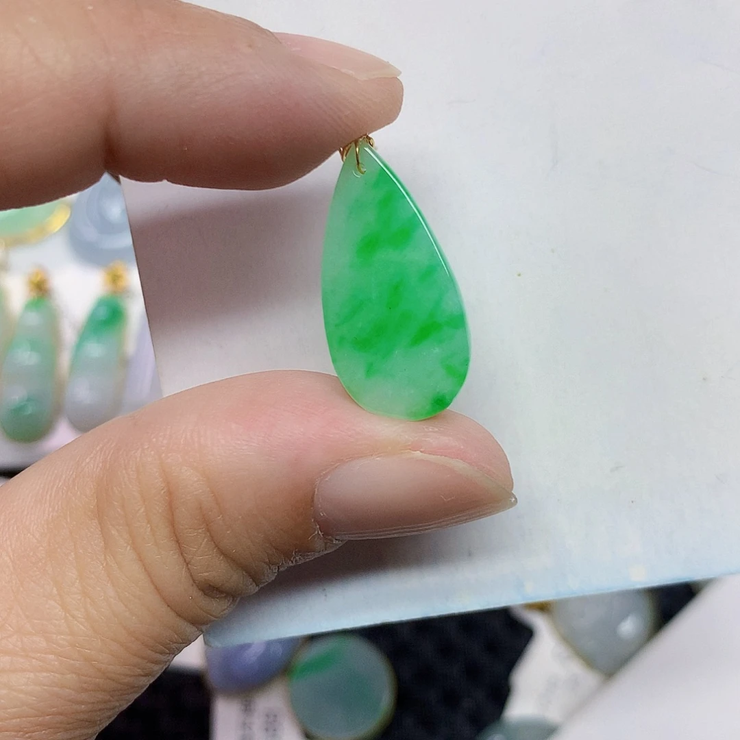 颈饰18K金镶嵌翡翠翡翠