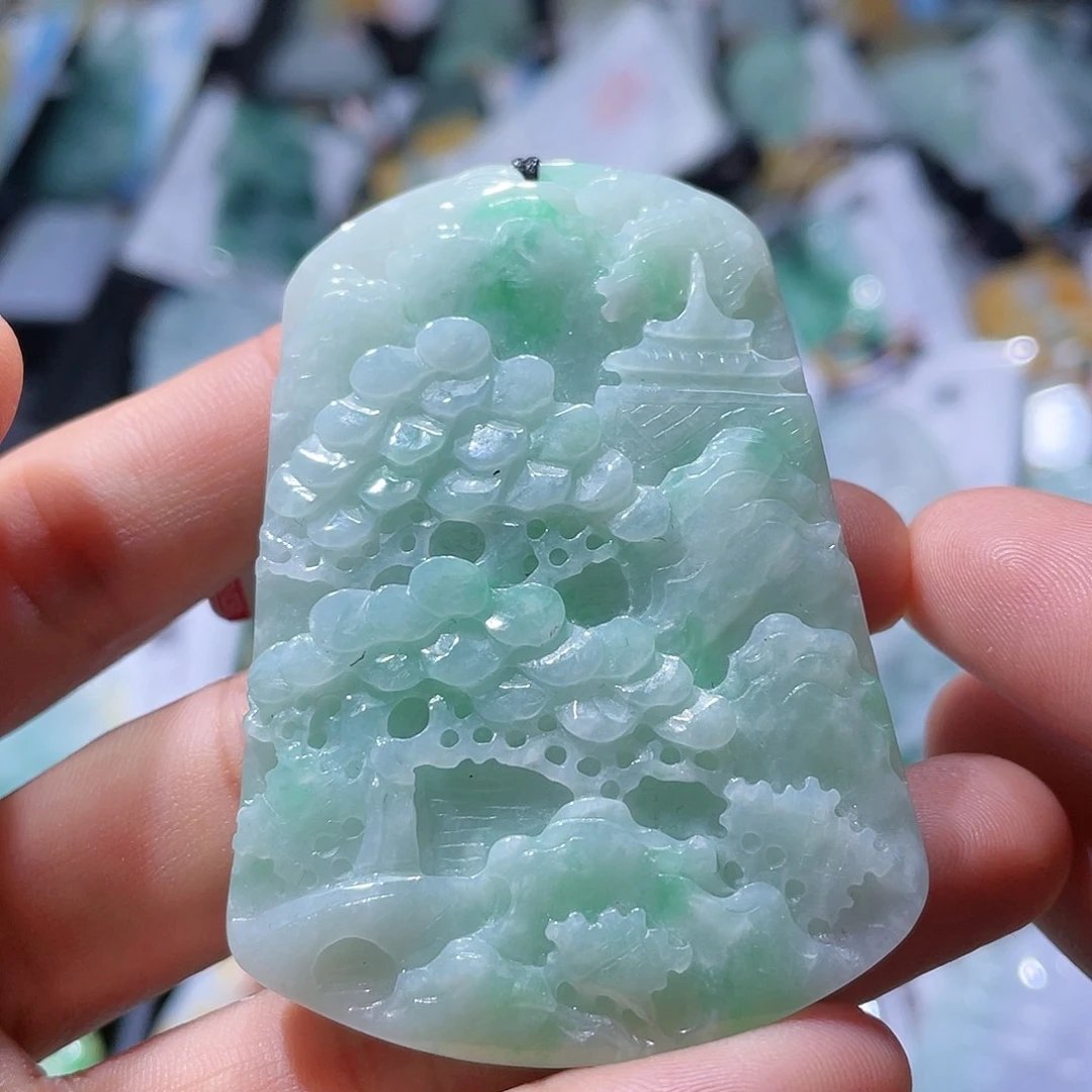 翡翠未镶嵌颈饰一个