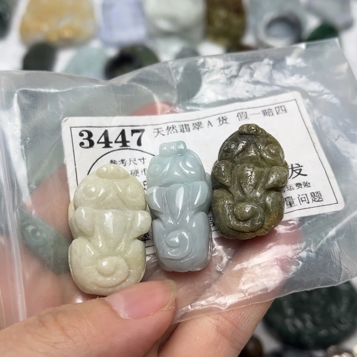 翡翠未镶嵌颈饰3447瑕疵