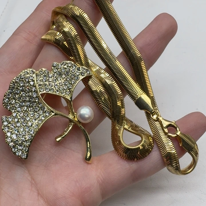 颈饰18K金镶嵌淡水珍珠