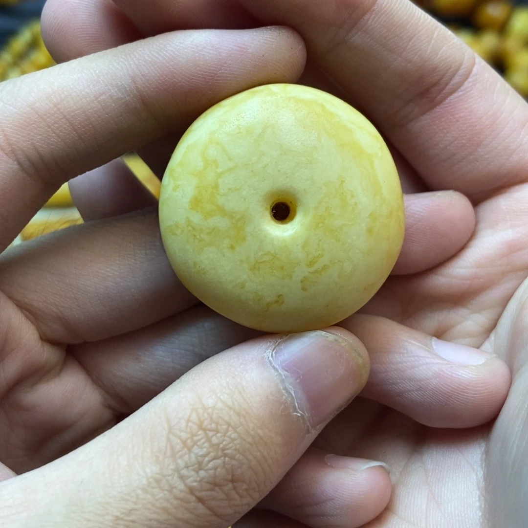 蜜蜡未镶嵌珠宝奇石