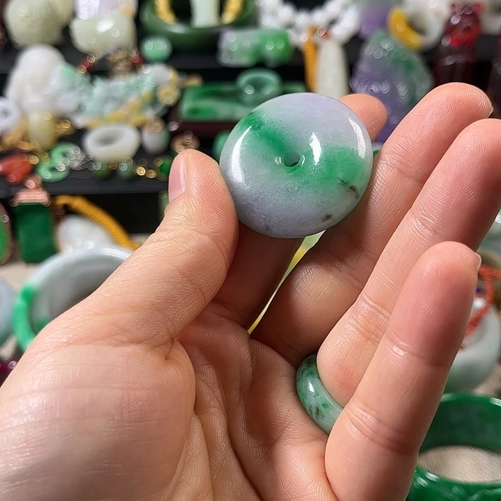 翡翠未镶嵌颈饰翡翠未镶嵌颈饰