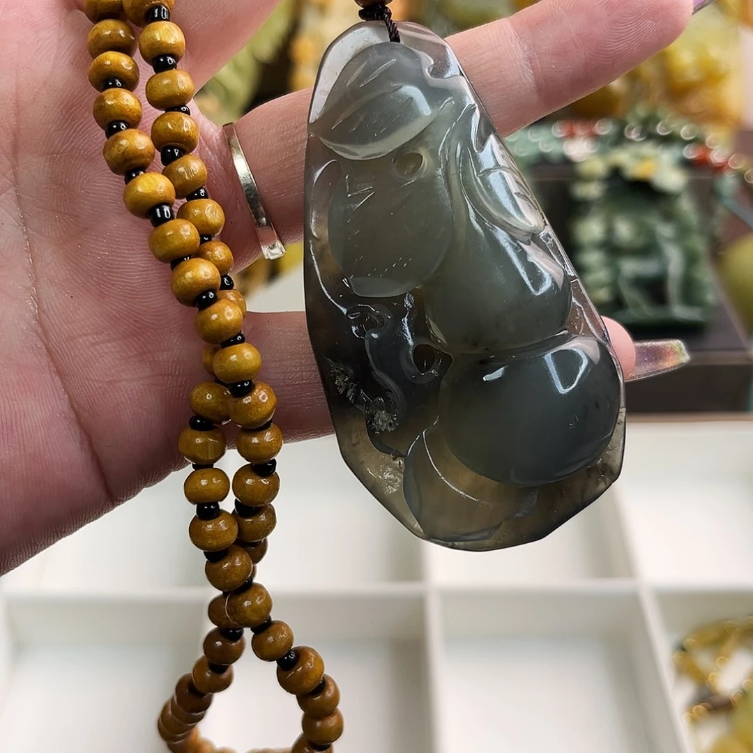 蛇纹石玉颈饰未镶嵌