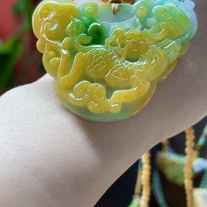 翡翠未镶嵌颈饰吊坠