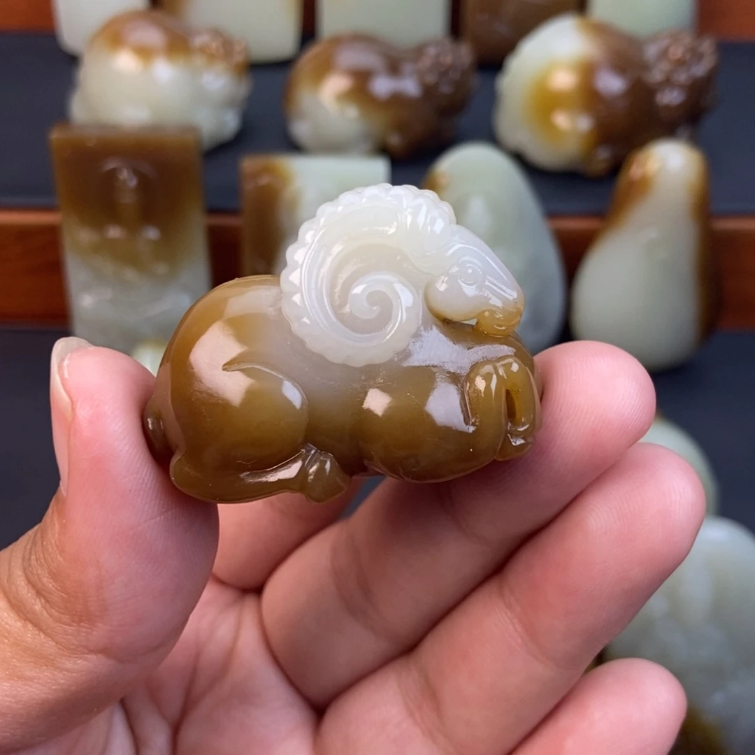 颈饰未镶嵌和田玉（糖玉）