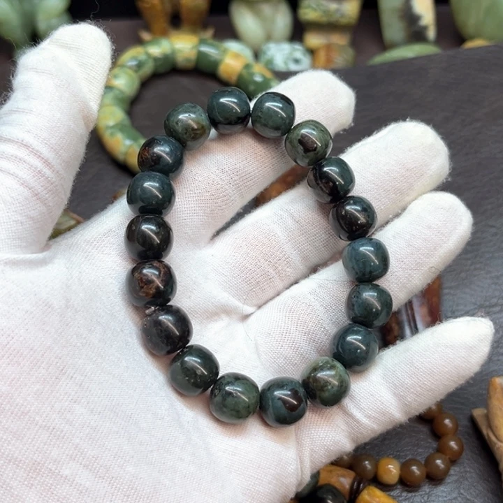 未镶嵌岫岩河磨玉（透闪石质玉）挂件不**业