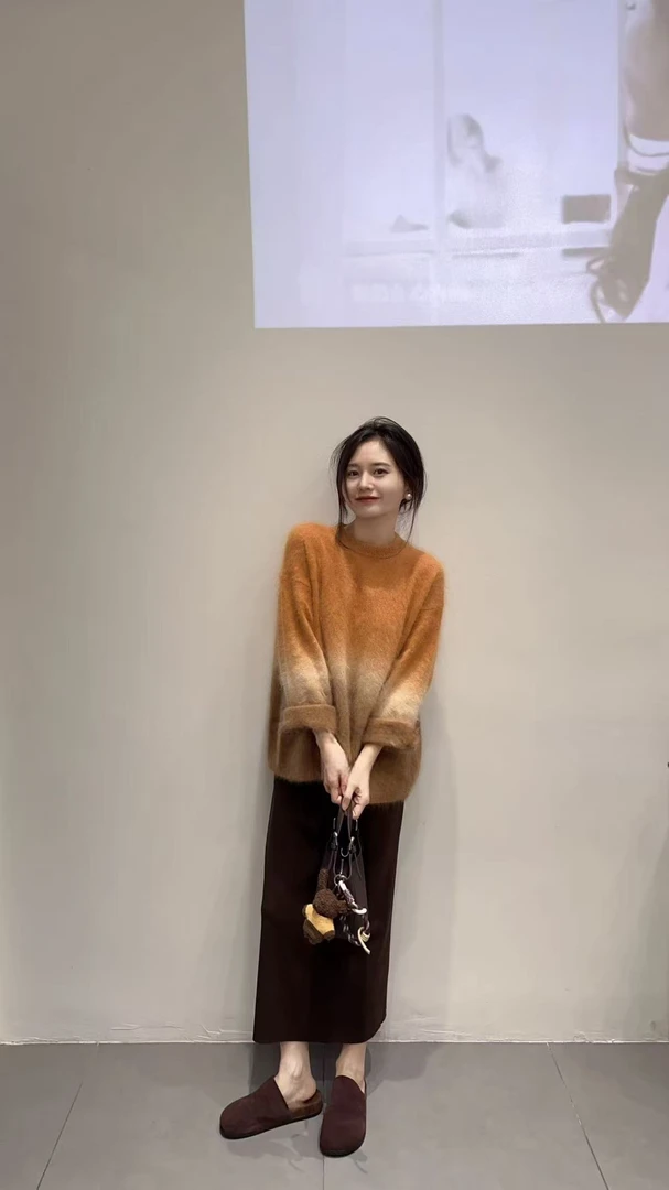 2025秋季新款韩系圆领渐变色软糯针织衫慵懒风毛衣百搭半身裙套装