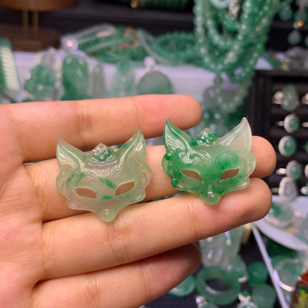 石英质玉（非洲翠）未镶嵌颈饰