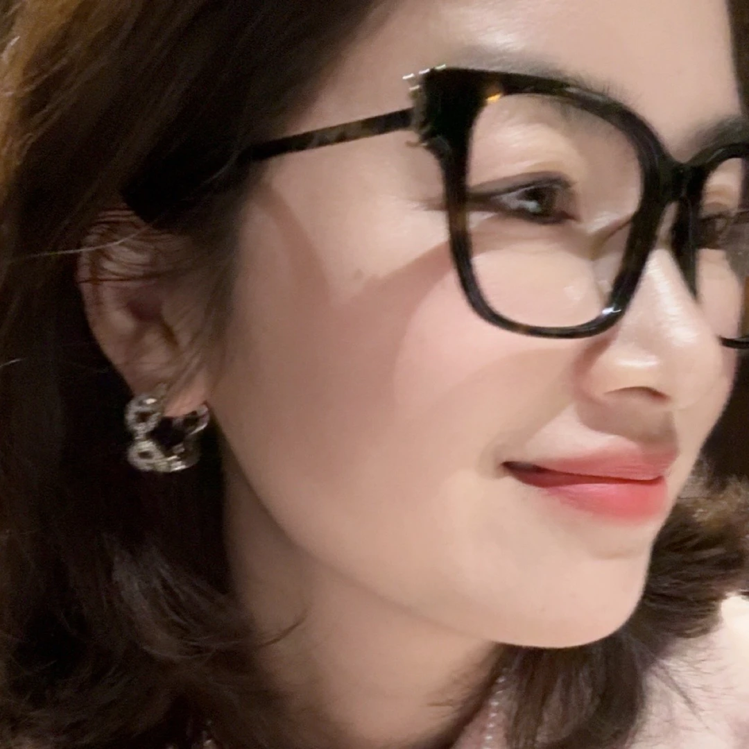 铜合金合成锆石耳饰 28mm新款精致镂空猪鼻子耳扣高级感轻奢耳环