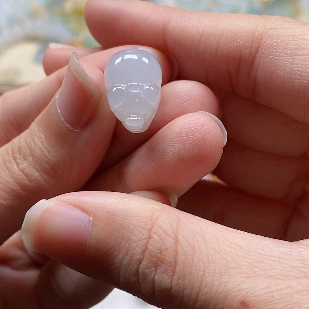 翡翠颈饰未镶嵌闪