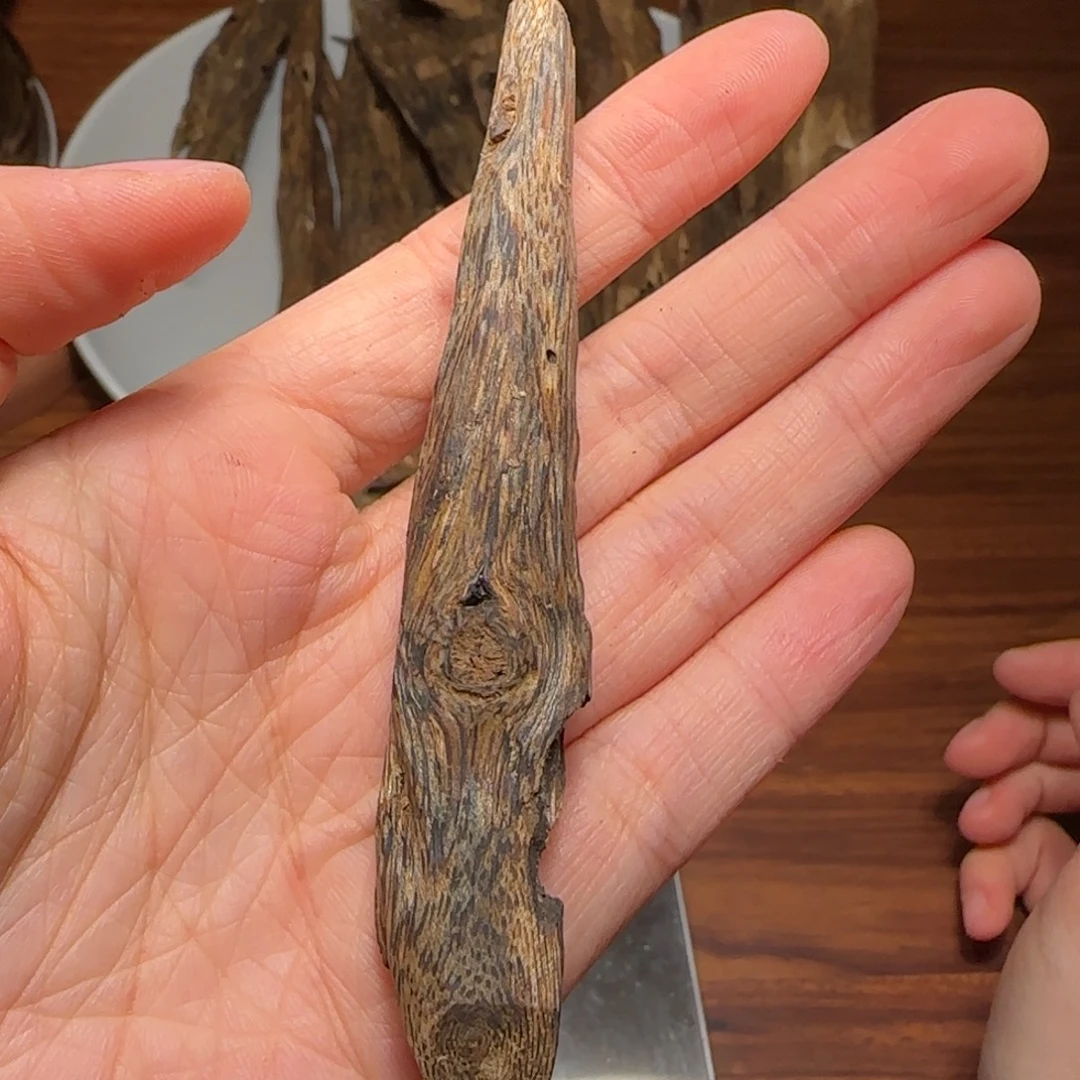 沉香碎屑沉香奇楠虫漏6.1克