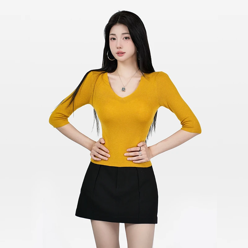 Muzi慕子纯欲风v领纯色内搭打底衫高级感百搭显瘦羊毛T恤女秋冬款