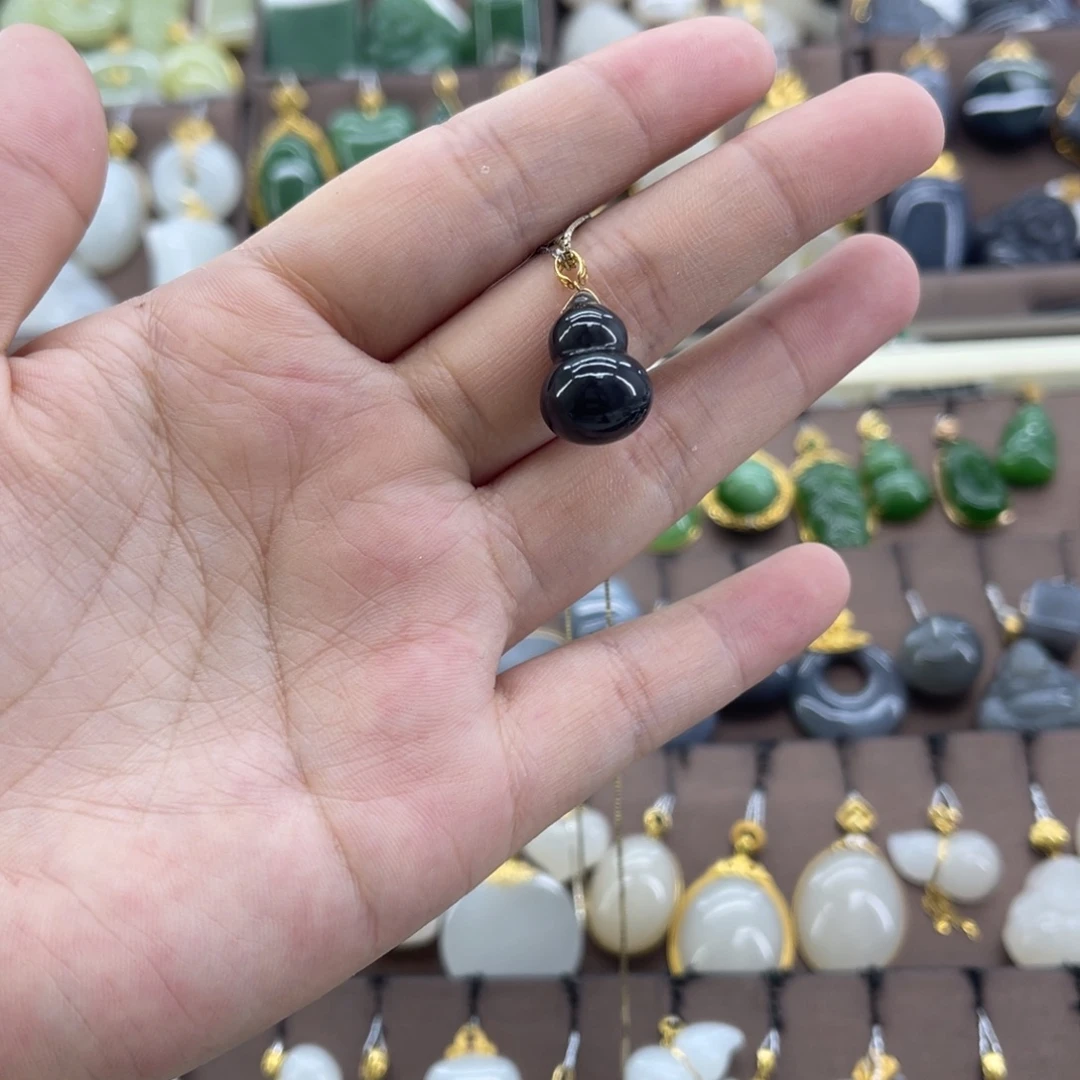 和田玉18K金镶嵌吊坠(赠链)