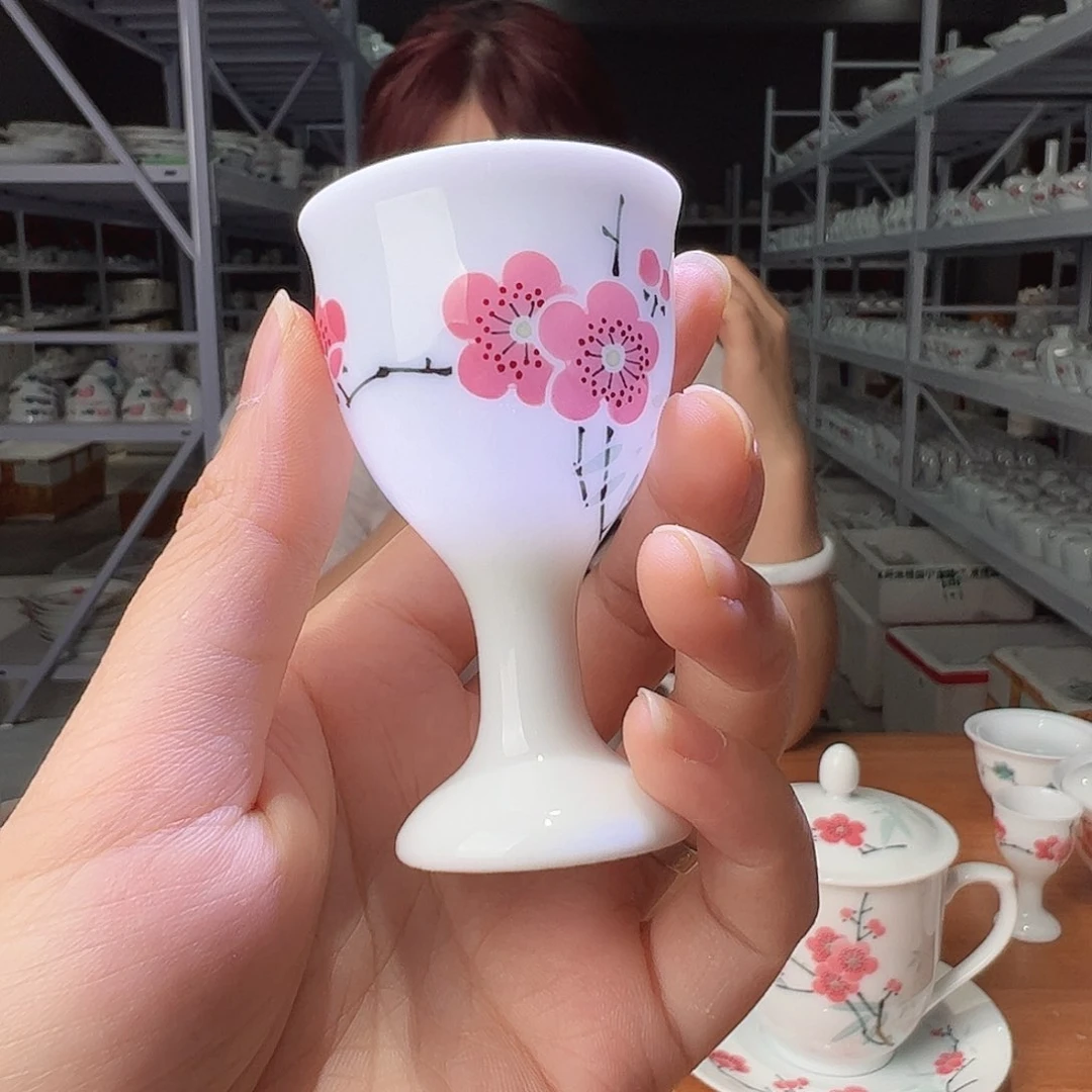 柴窑滑石子 红梅酒杯，微瑕变形