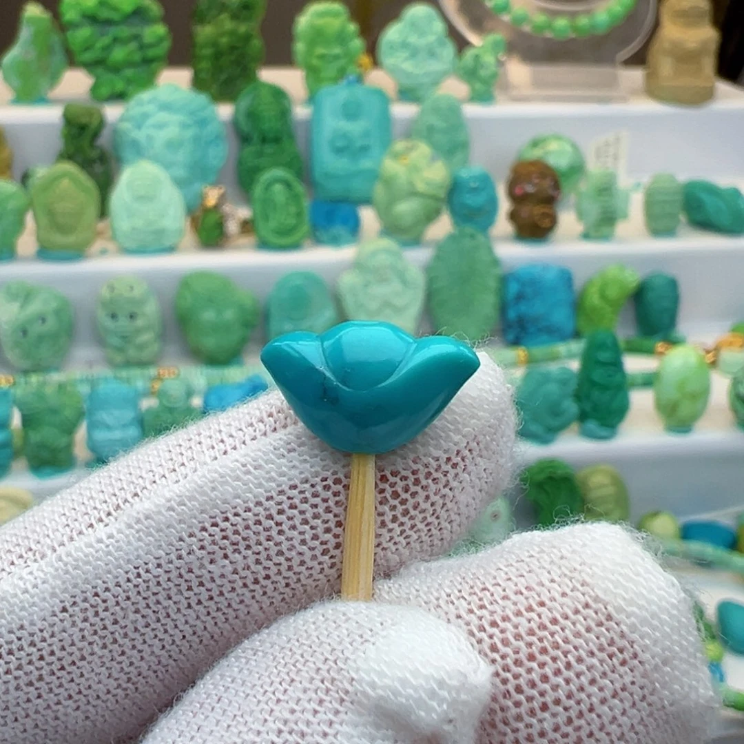 绿松石未镶嵌主播、何丽